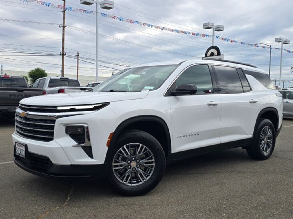 Used 2024 Chevrolet Traverse LT SUV