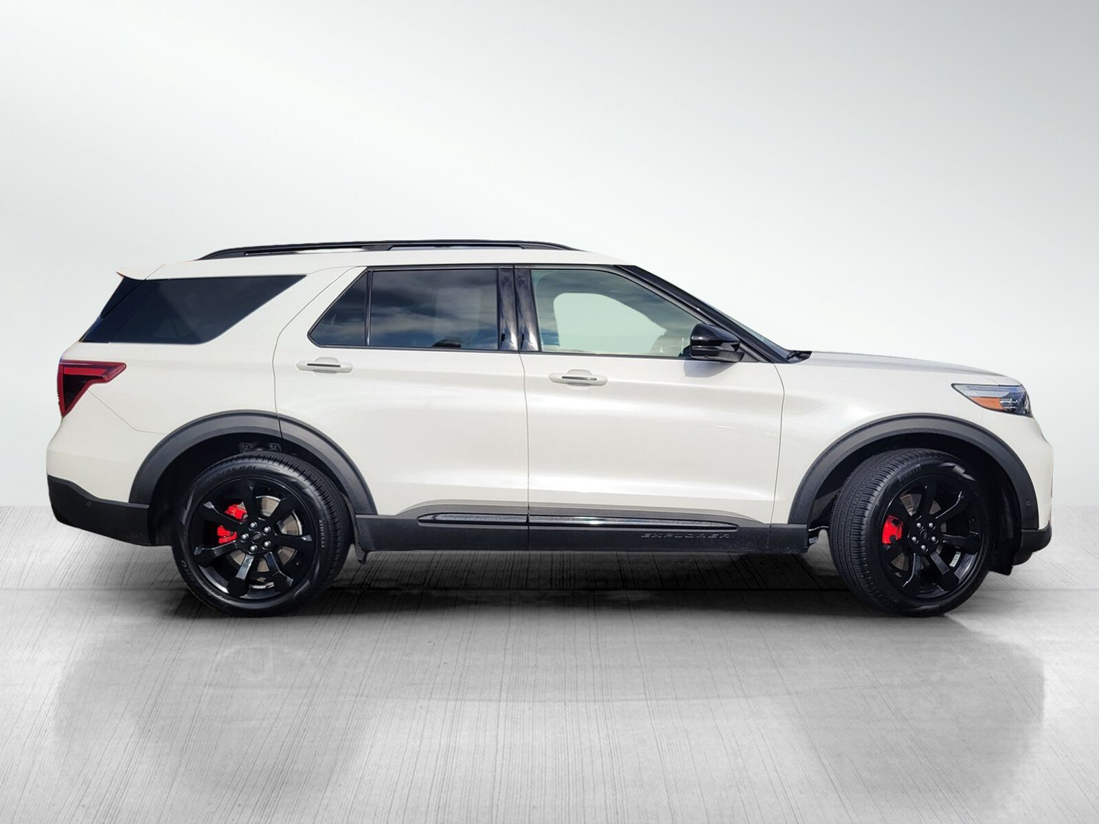 2021 Ford Explorer ST photo 2