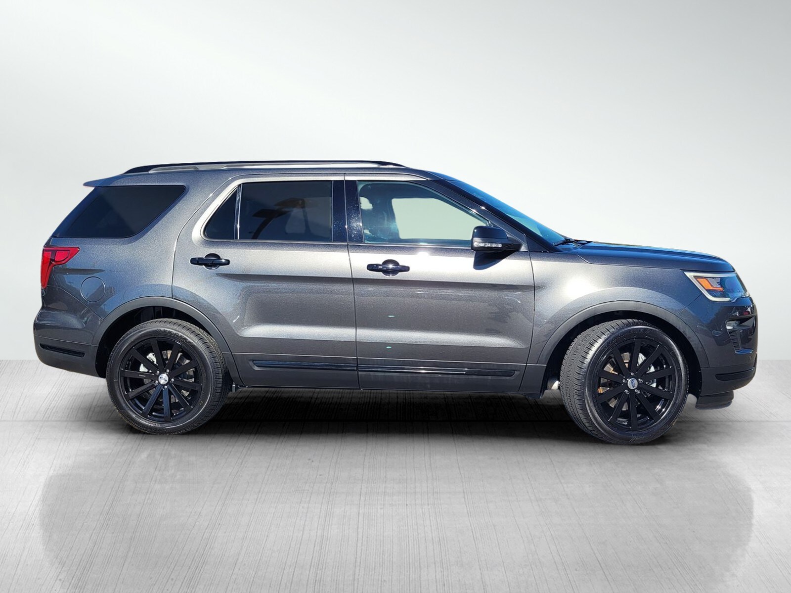 2018 Ford Explorer Sport photo 3