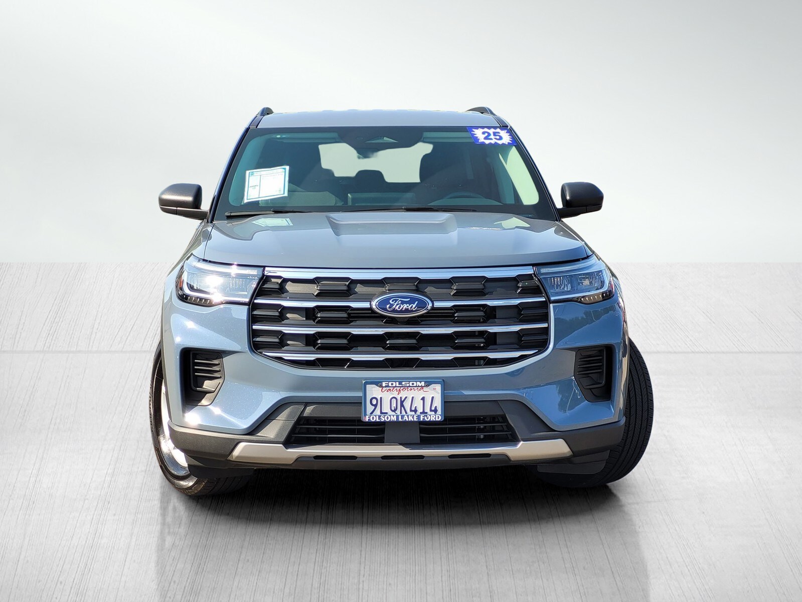 2025 Ford Explorer photo 2