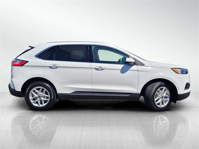 2022 Ford Edge SEL photo 3