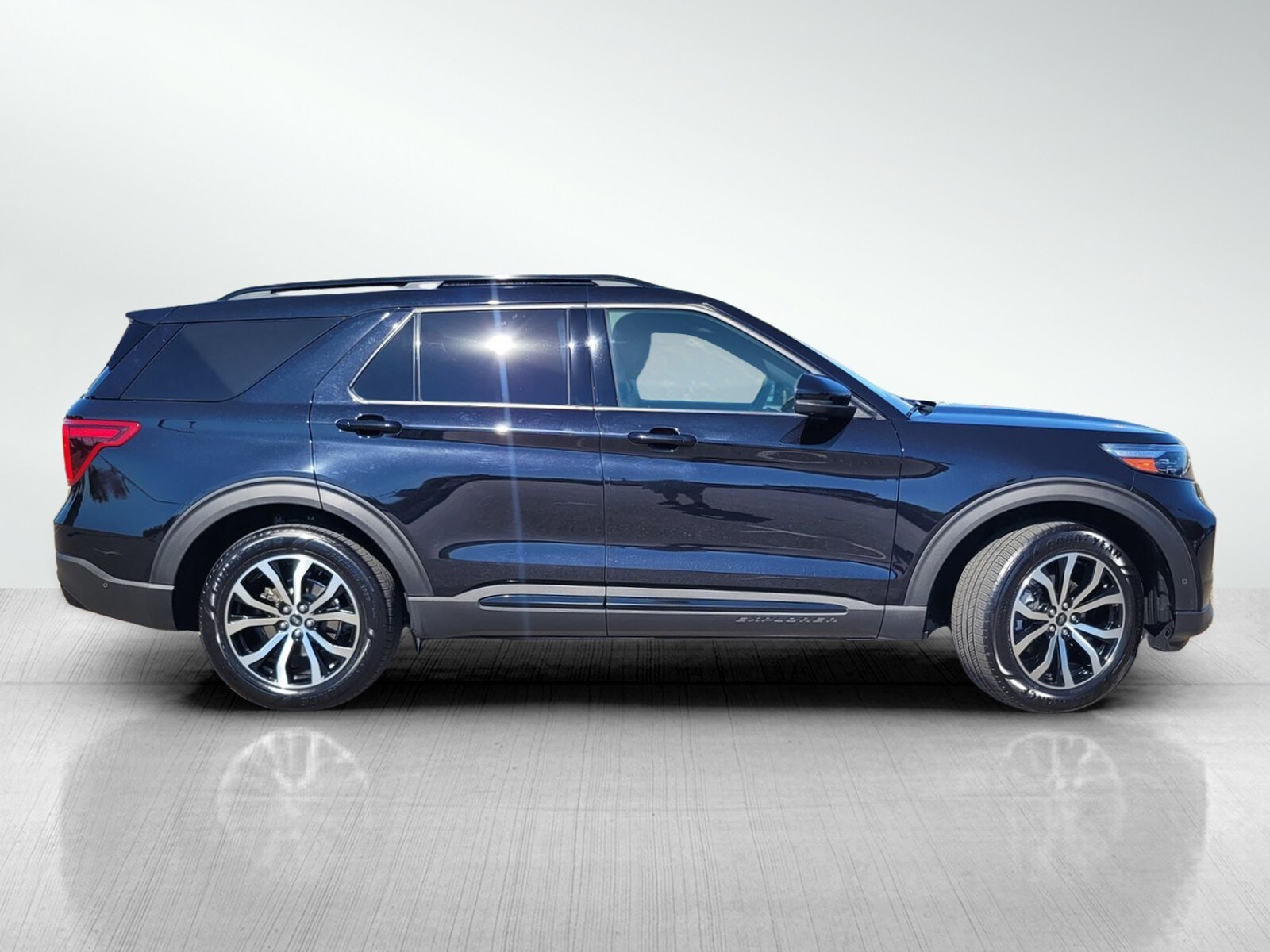 2020 Ford Explorer ST photo 2