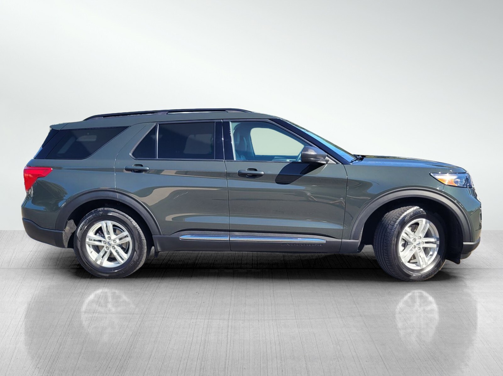 2022 Ford Explorer XLT photo 3