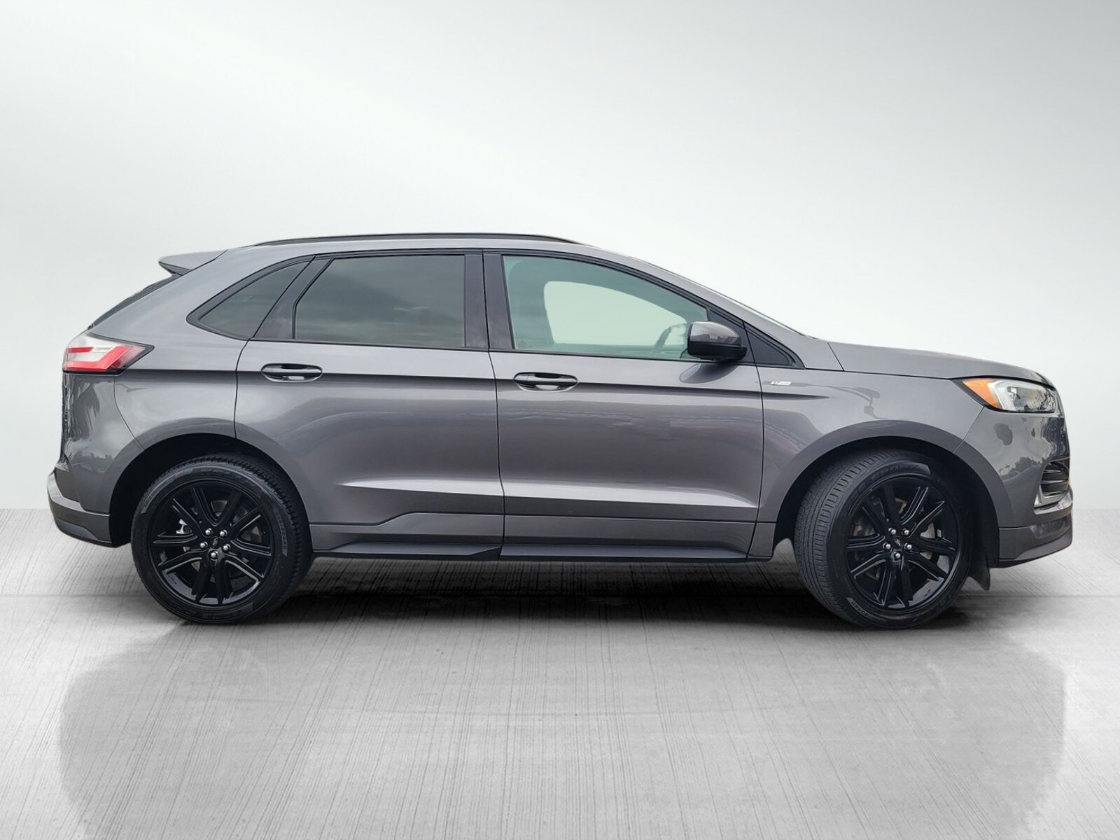 2022 Ford Edge ST photo 2