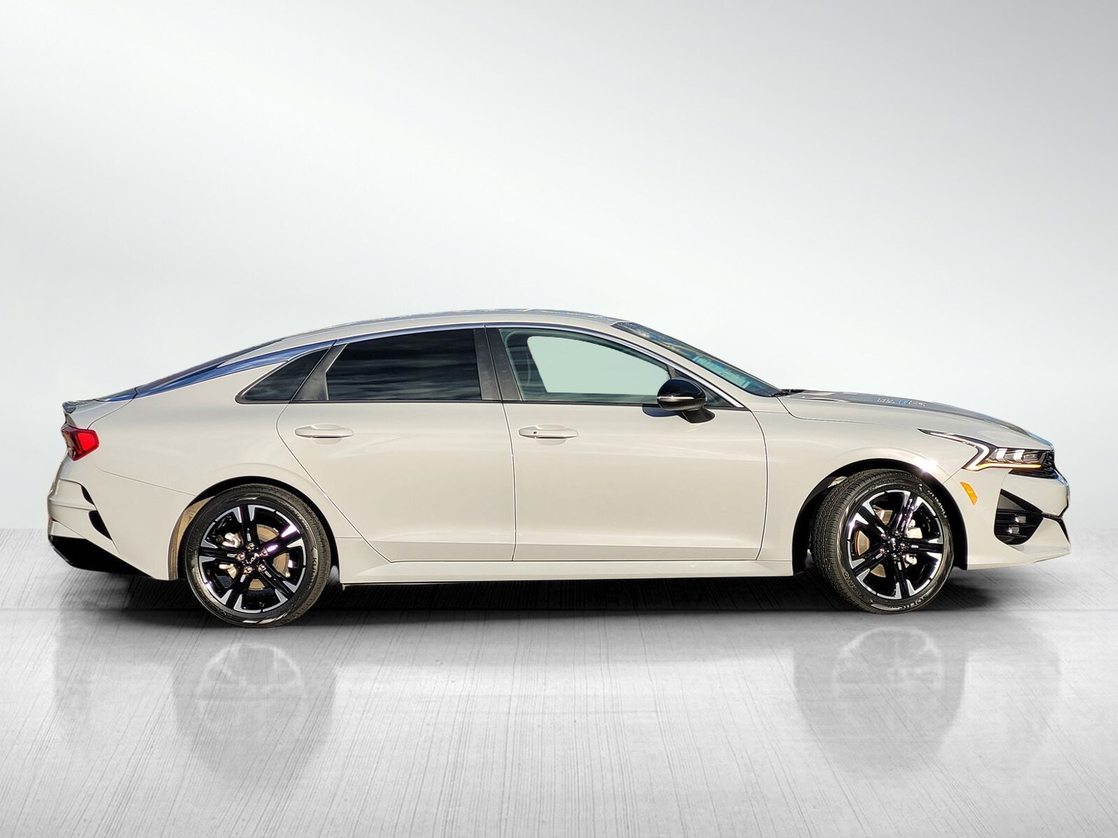 2024 Kia K5 GT-Line photo 3