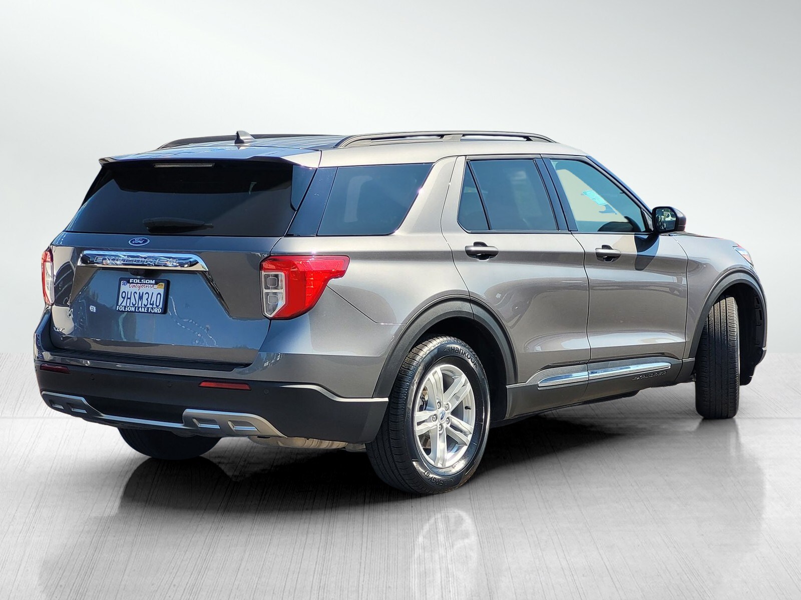 2023 Ford Explorer XLT photo 2