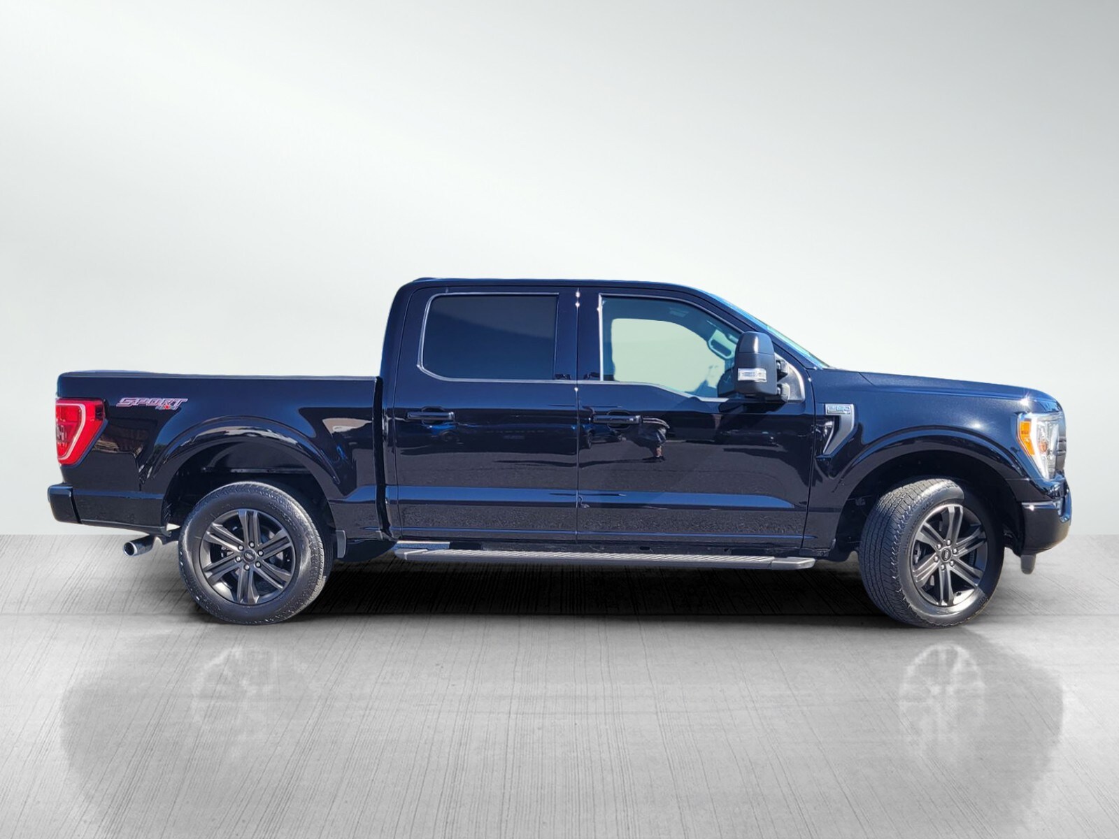 2022 Ford F-150 XLT photo 3