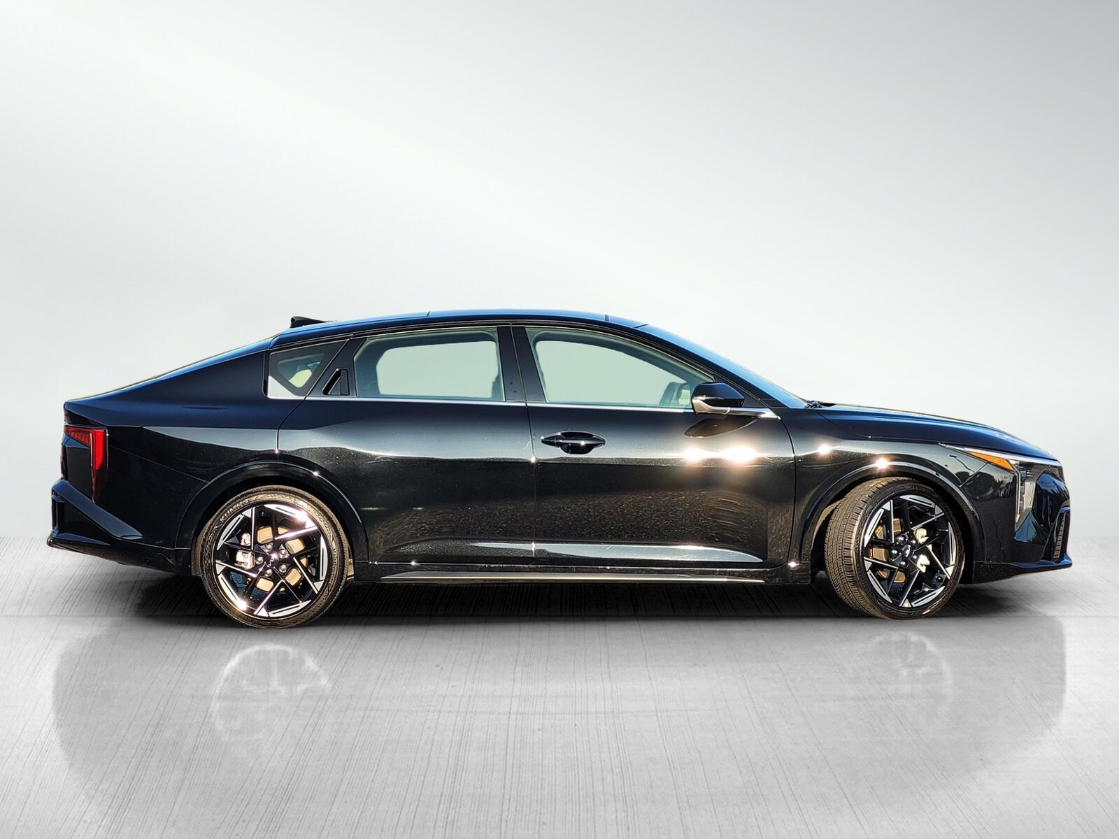 2025 Kia K4 GT-Line photo 3