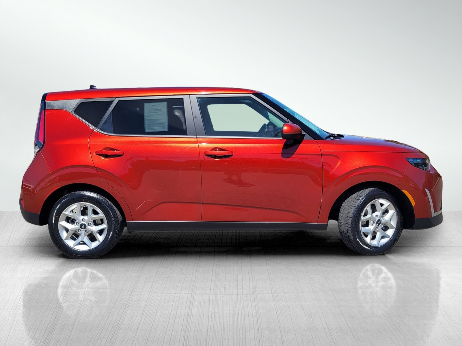 2023 Kia Soul LX photo 3