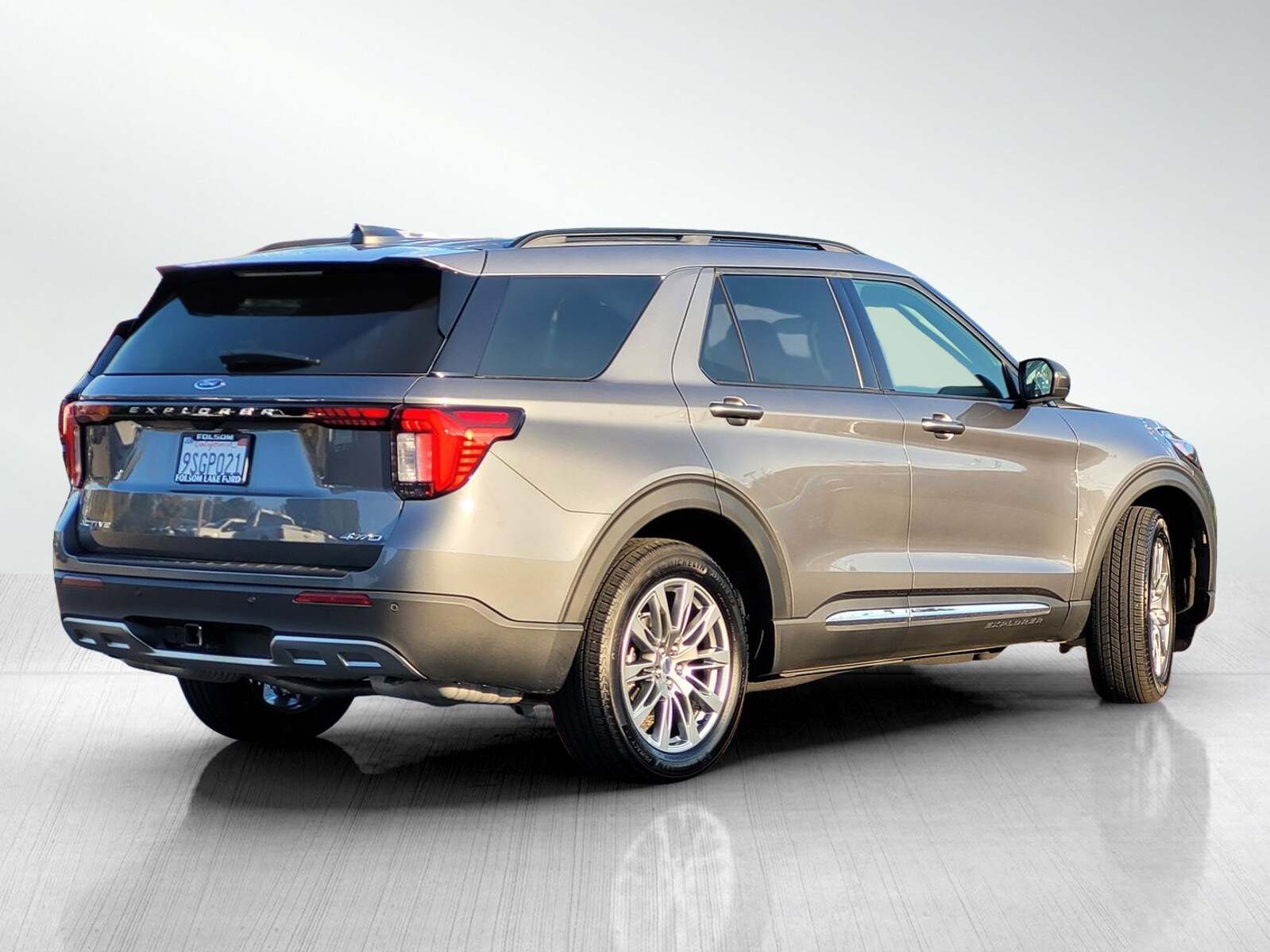 2025 Ford Explorer photo 4