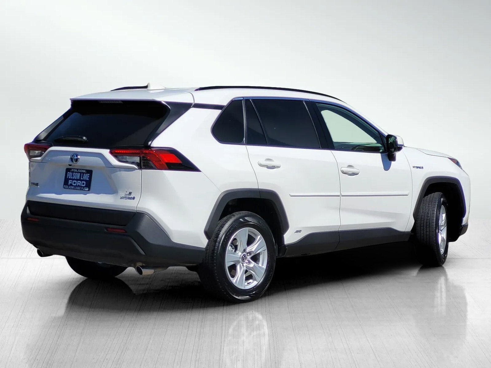 2020 Toyota RAV4 Hybrid LE photo 3