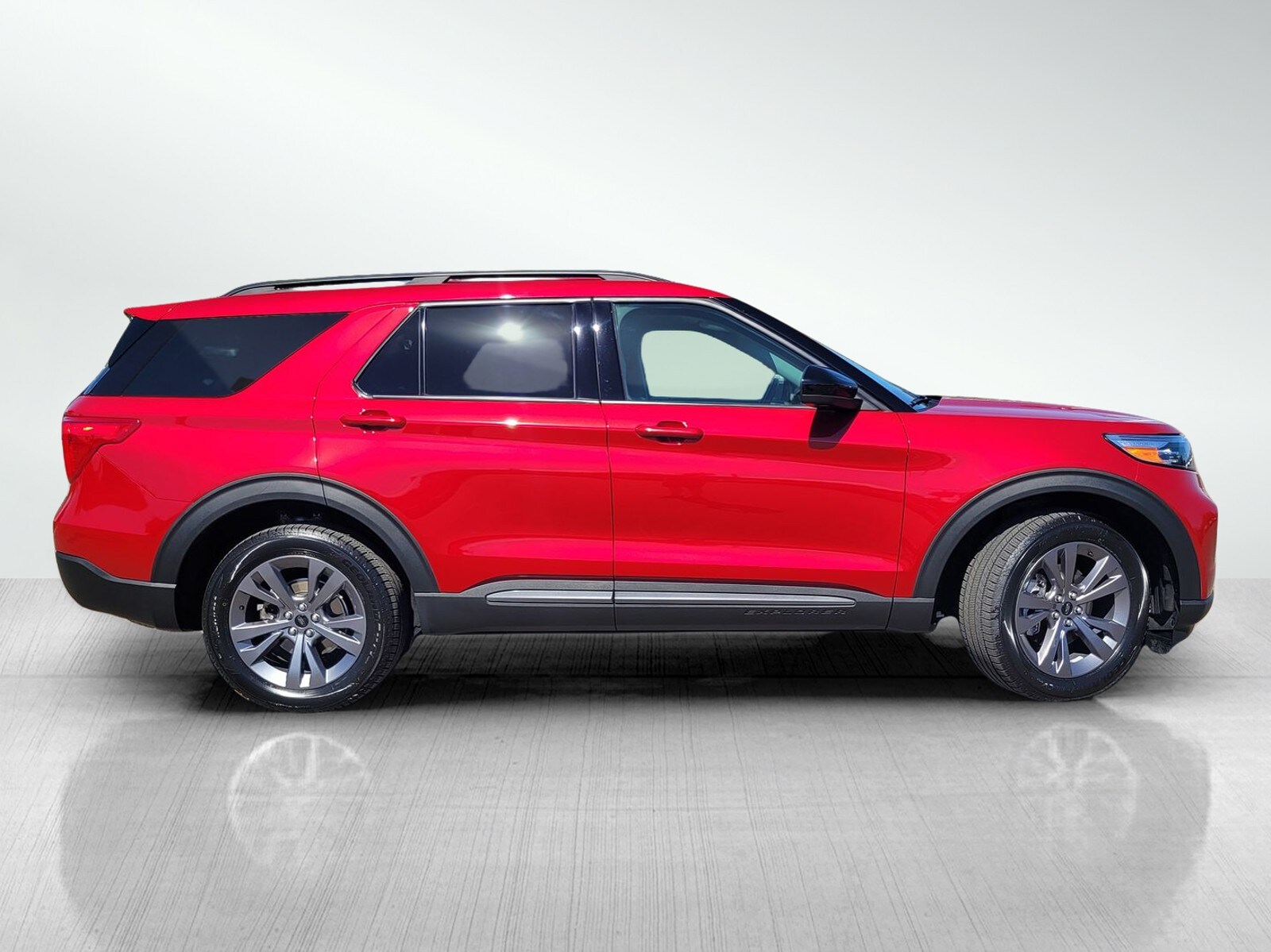 2022 Ford Explorer XLT photo 3