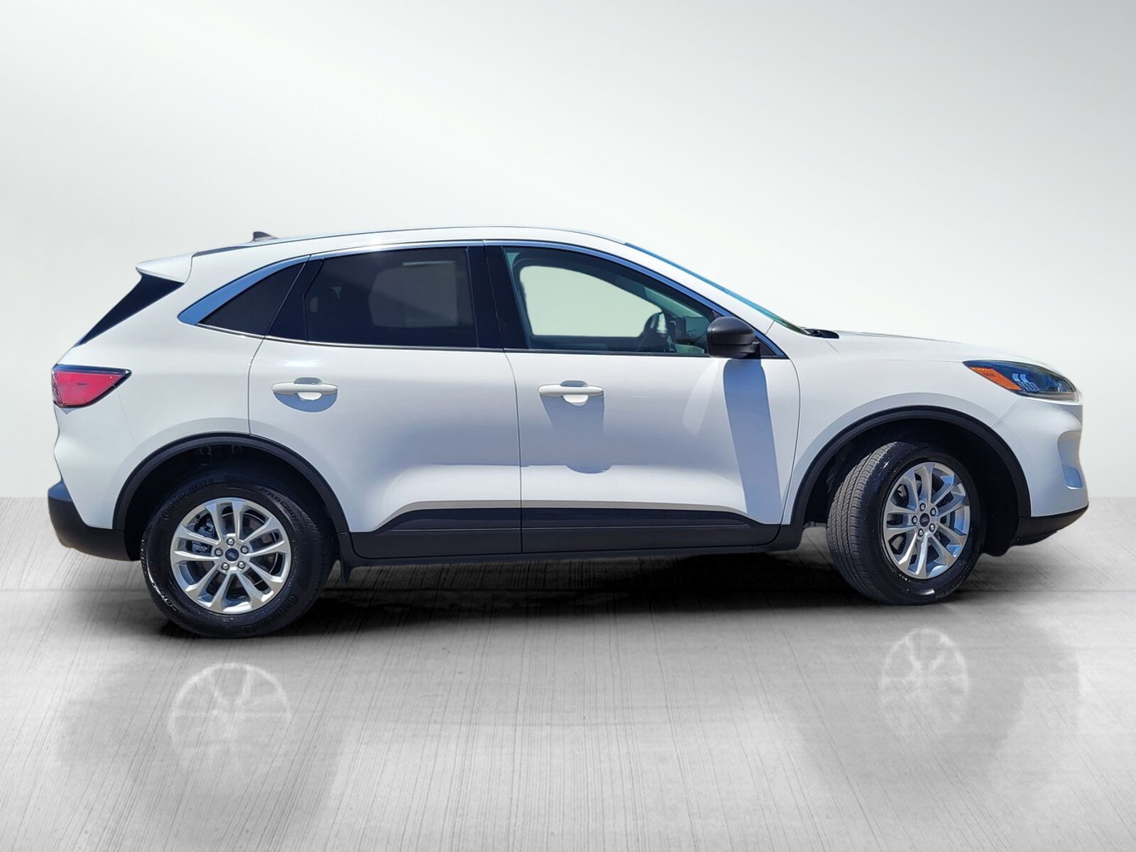 2022 Ford Escape SE photo 3