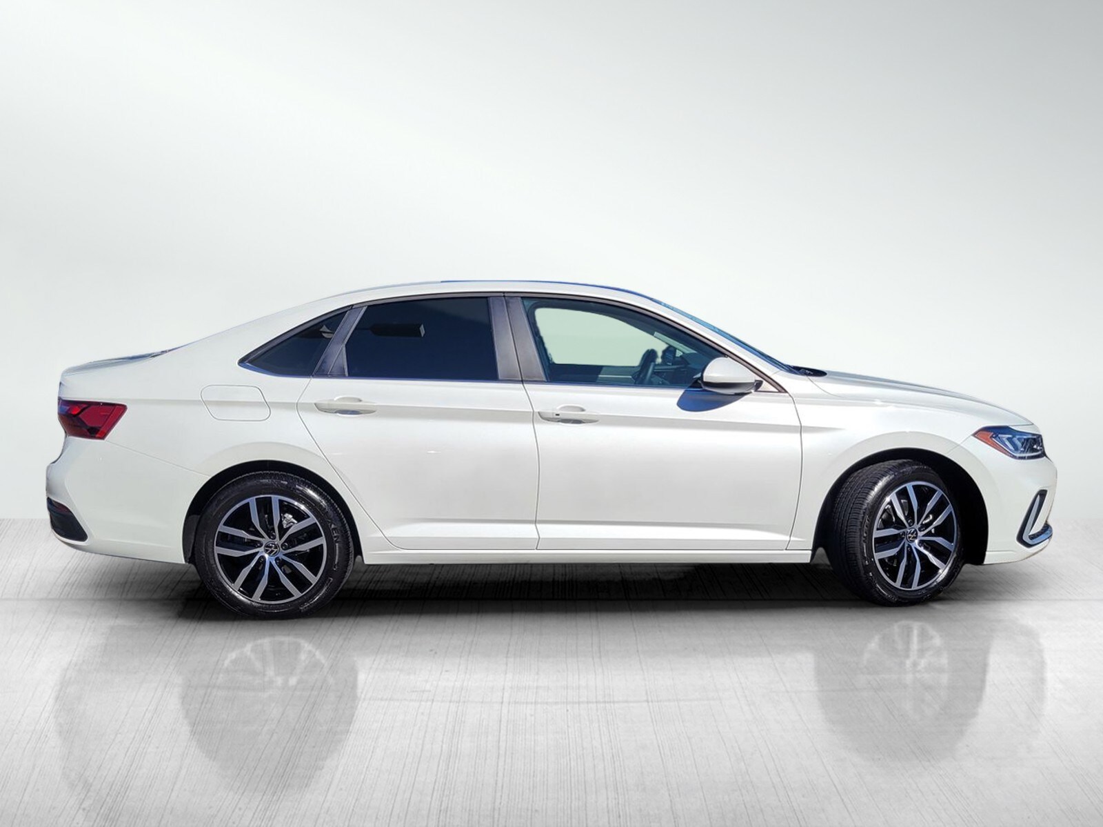 2025 Volkswagen Jetta 1.5T SE photo 3