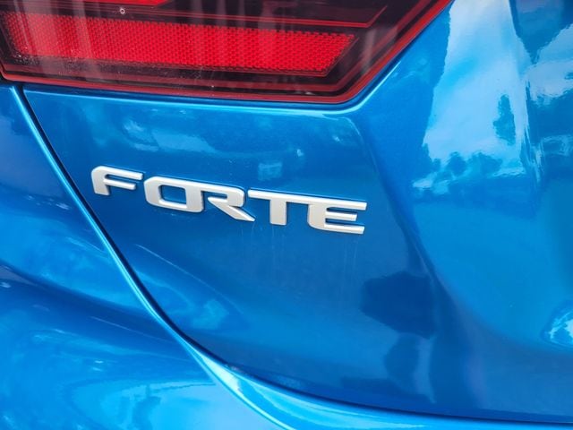 2023 Kia Forte GT-Line photo 6