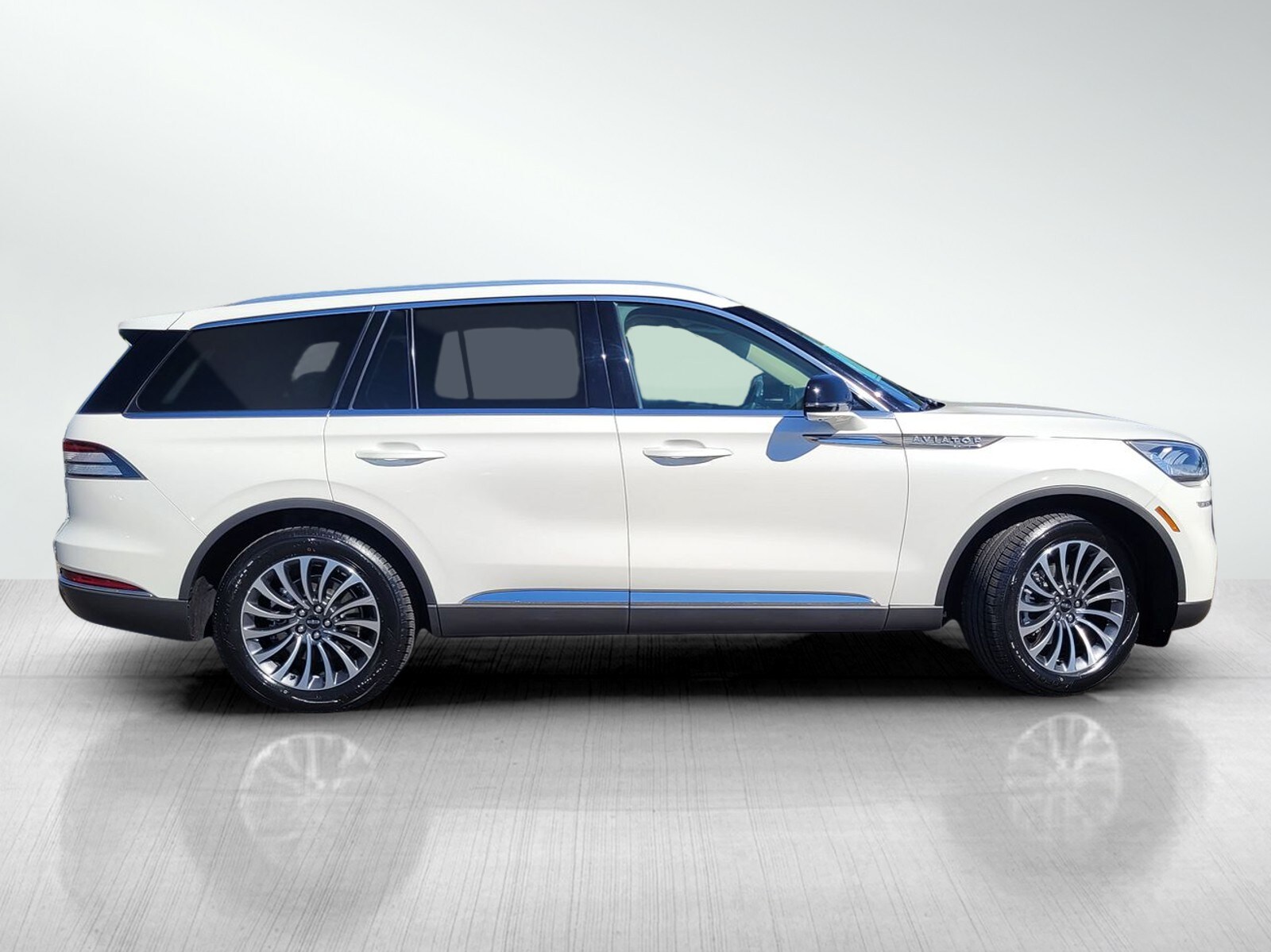 2022 Lincoln Aviator Reserve photo 3
