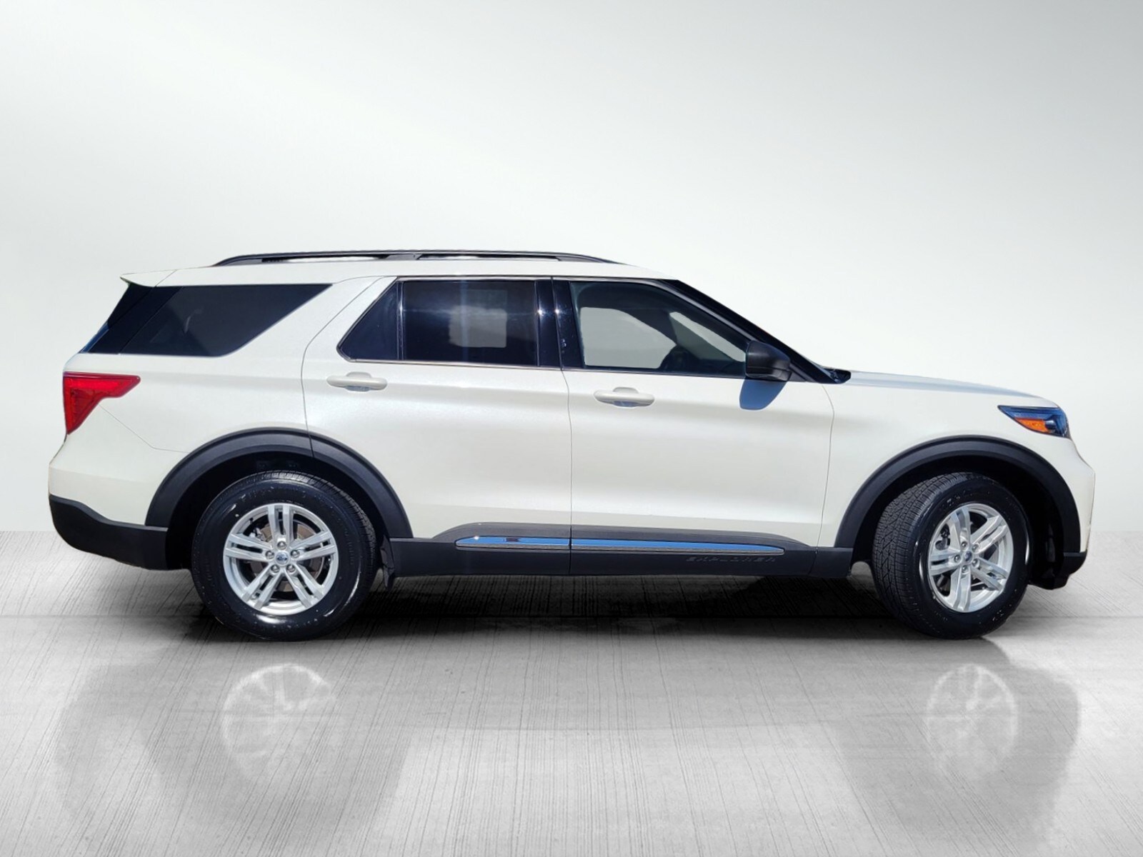 2022 Ford Explorer XLT photo 3