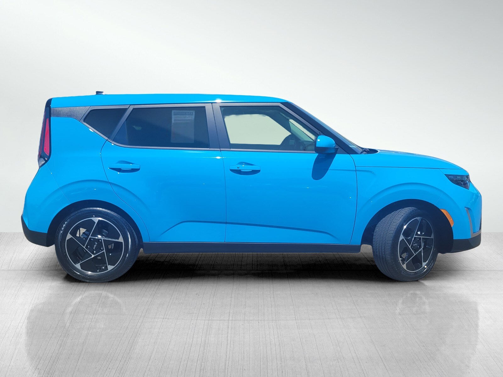 2025 Kia Soul EX photo 3