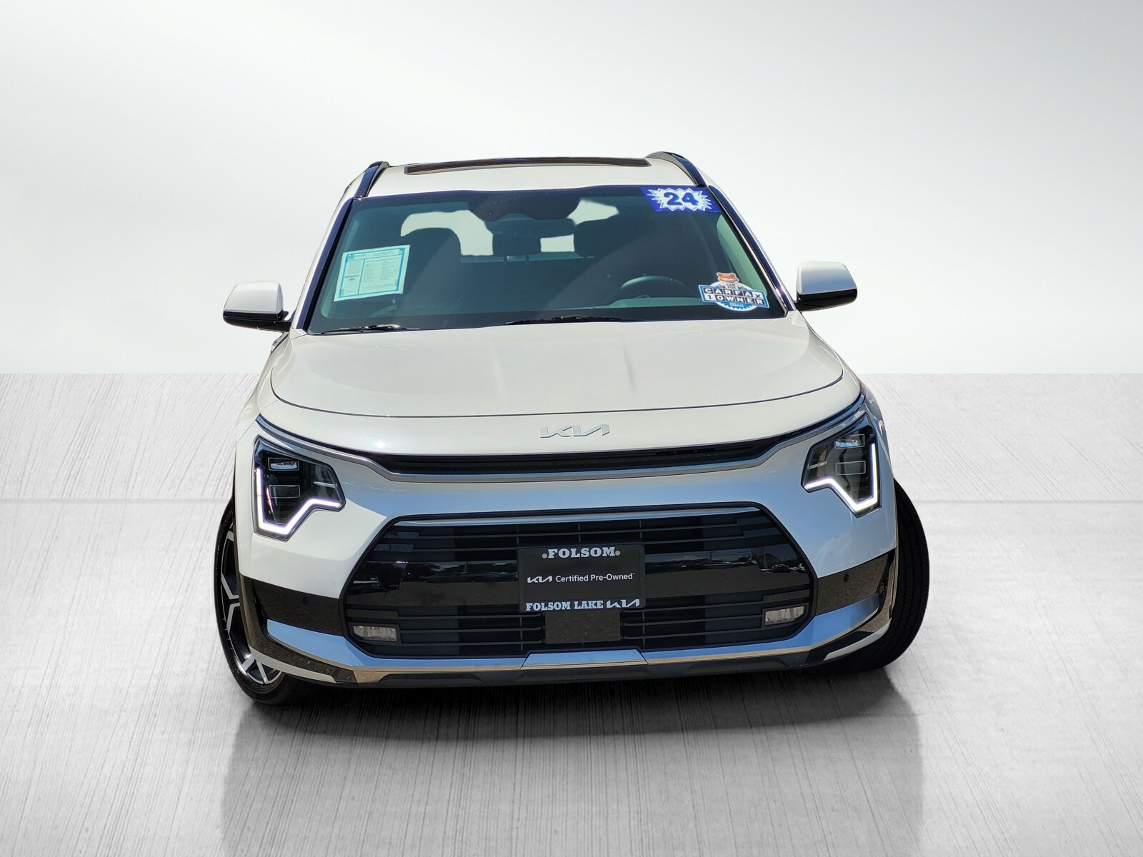 2024 Kia Niro Plug-In Hybrid SX Touring photo 2