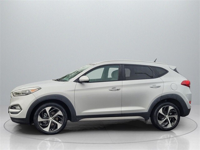 2017 Hyundai Tucson Sport photo 3