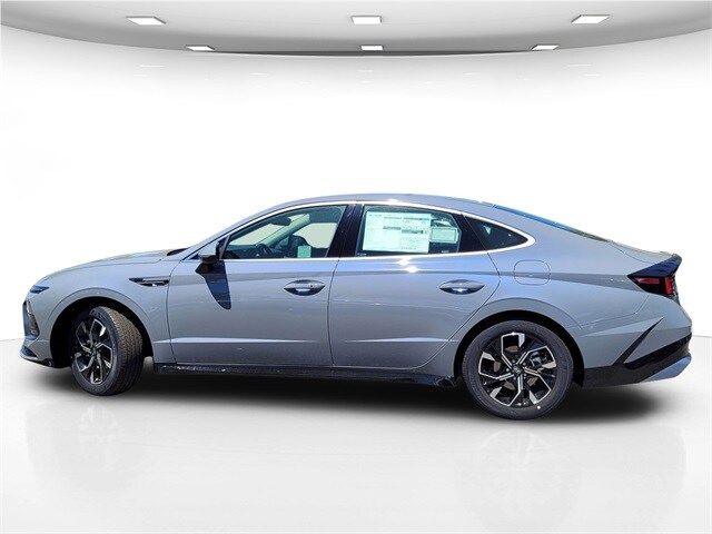 2025 Hyundai Sonata SEL photo 3