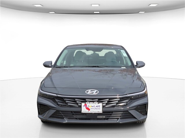 2025 Hyundai Elantra Limited photo 3