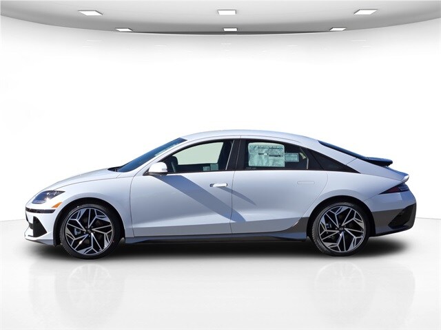 2025 Hyundai Ioniq 6 SEL photo 2