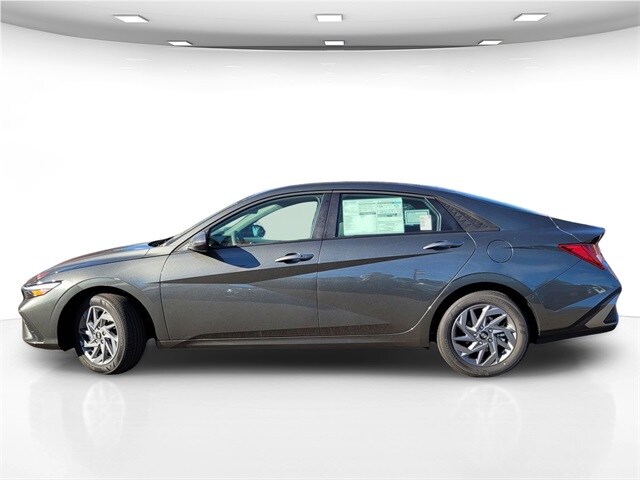 2026 Hyundai Elantra Blue photo 3