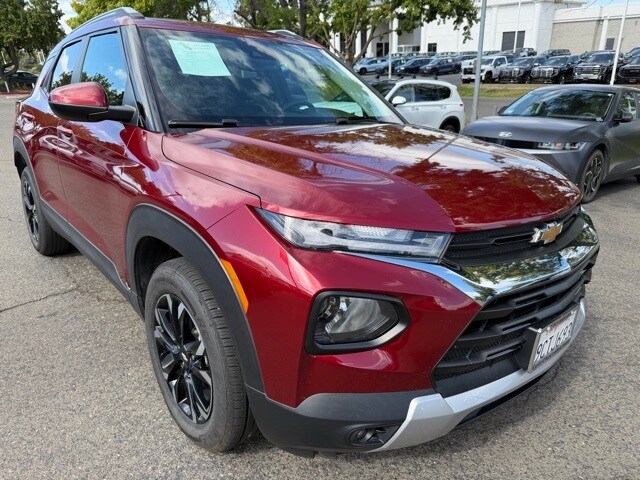 2023 Chevrolet Trailblazer LT photo 2