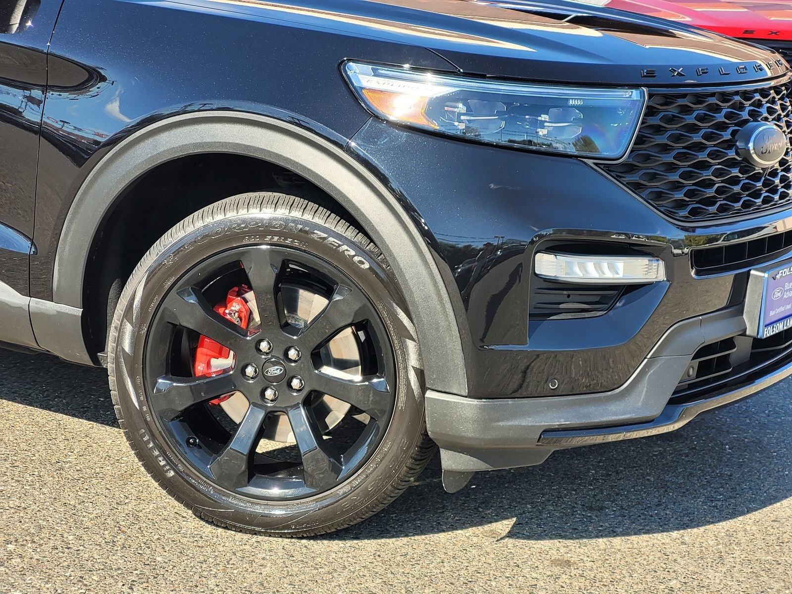 2023 Ford Explorer ST photo 5