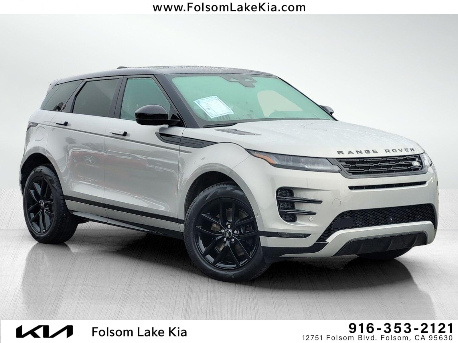 2026 Land Rover Range Rover Evoque Dynamic SE's photo