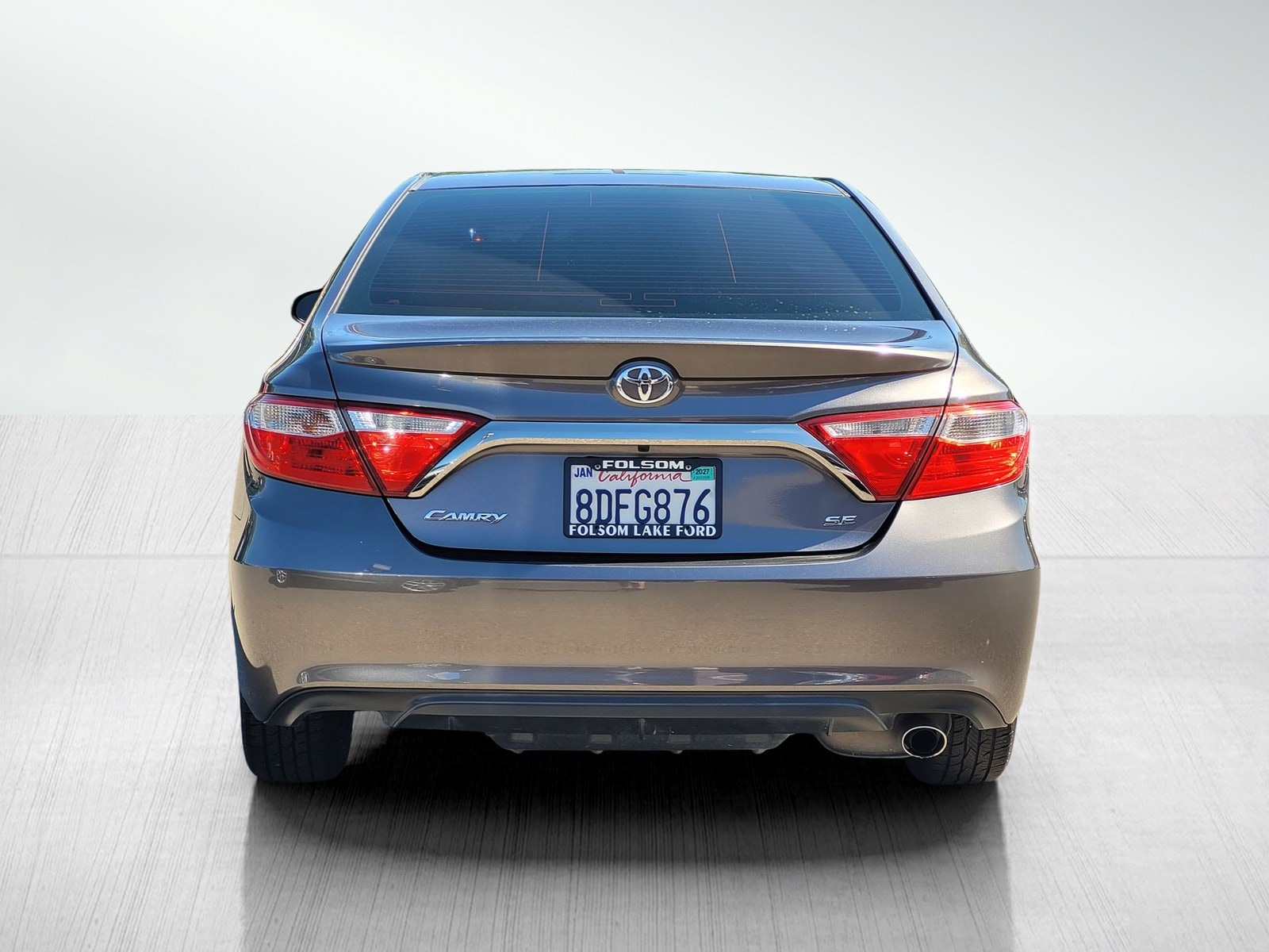 2015 Toyota Camry SE photo 4