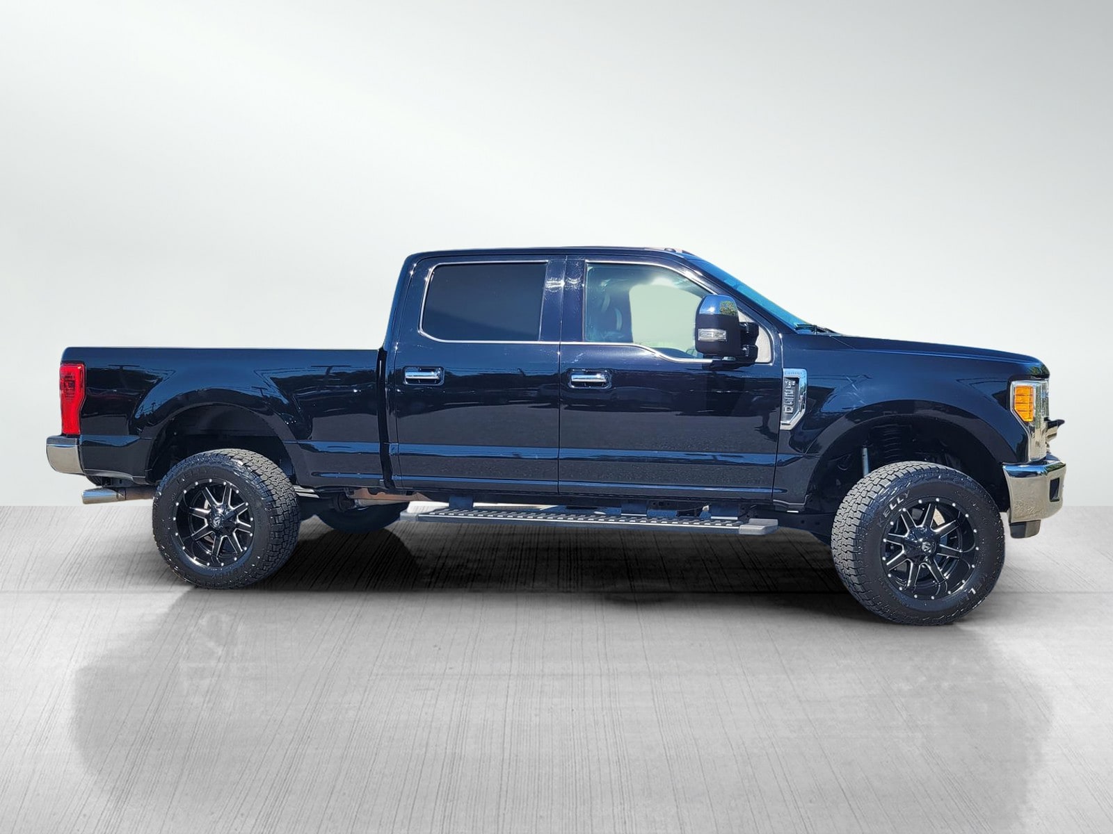 2017 Ford F-250 Lariat photo 2