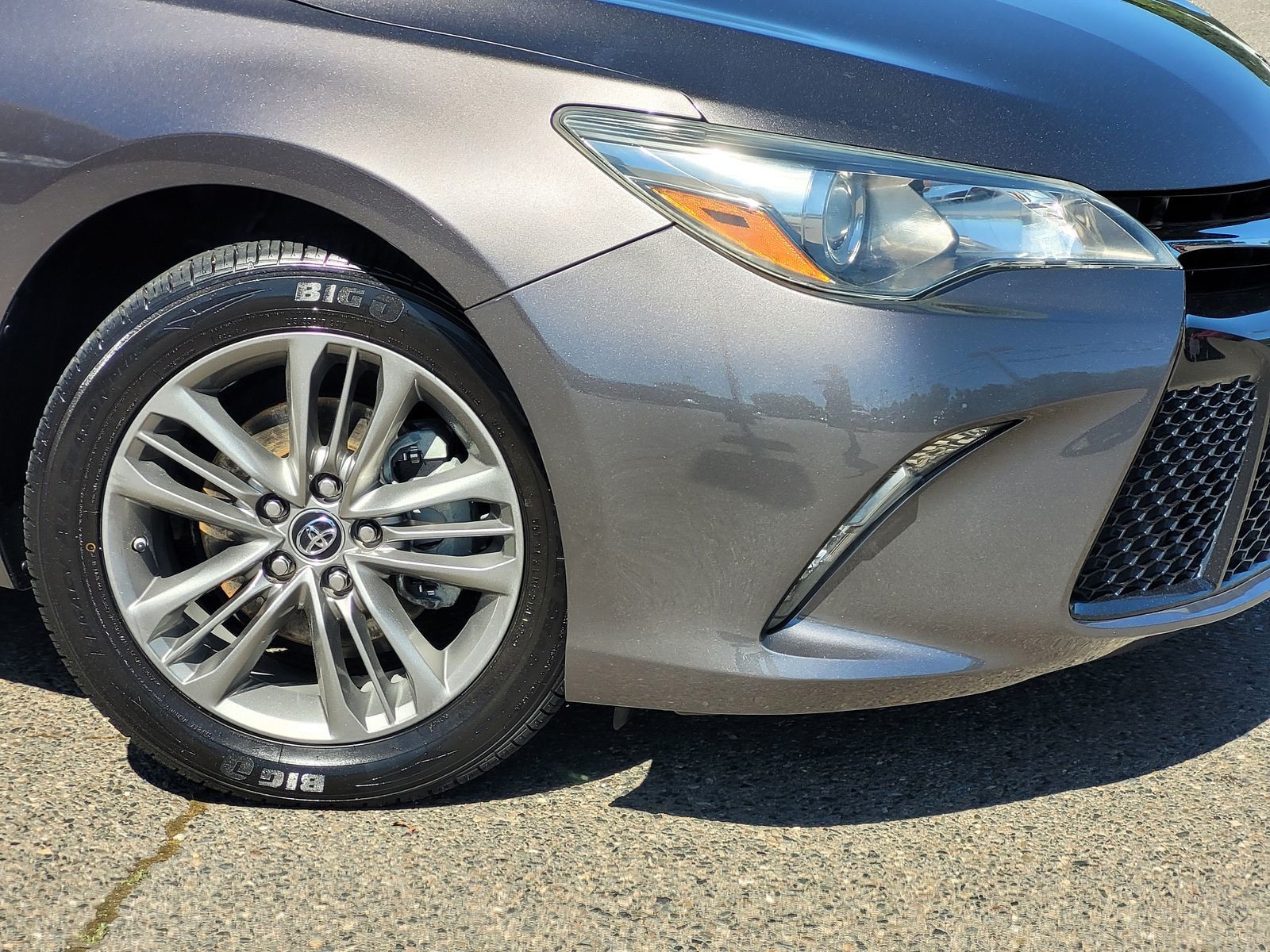 2015 Toyota Camry SE photo 5