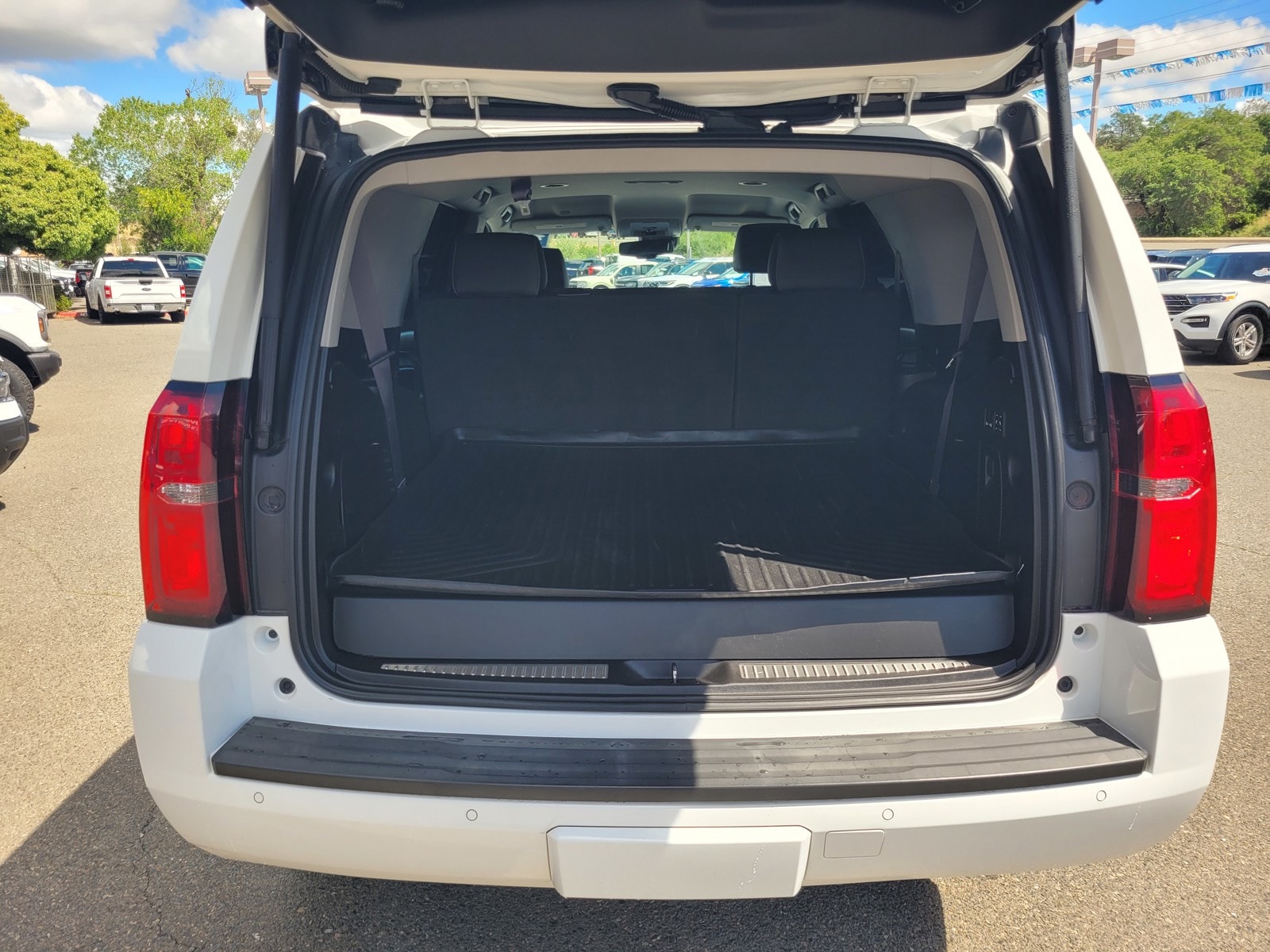 2017 Chevrolet Tahoe LT photo 3