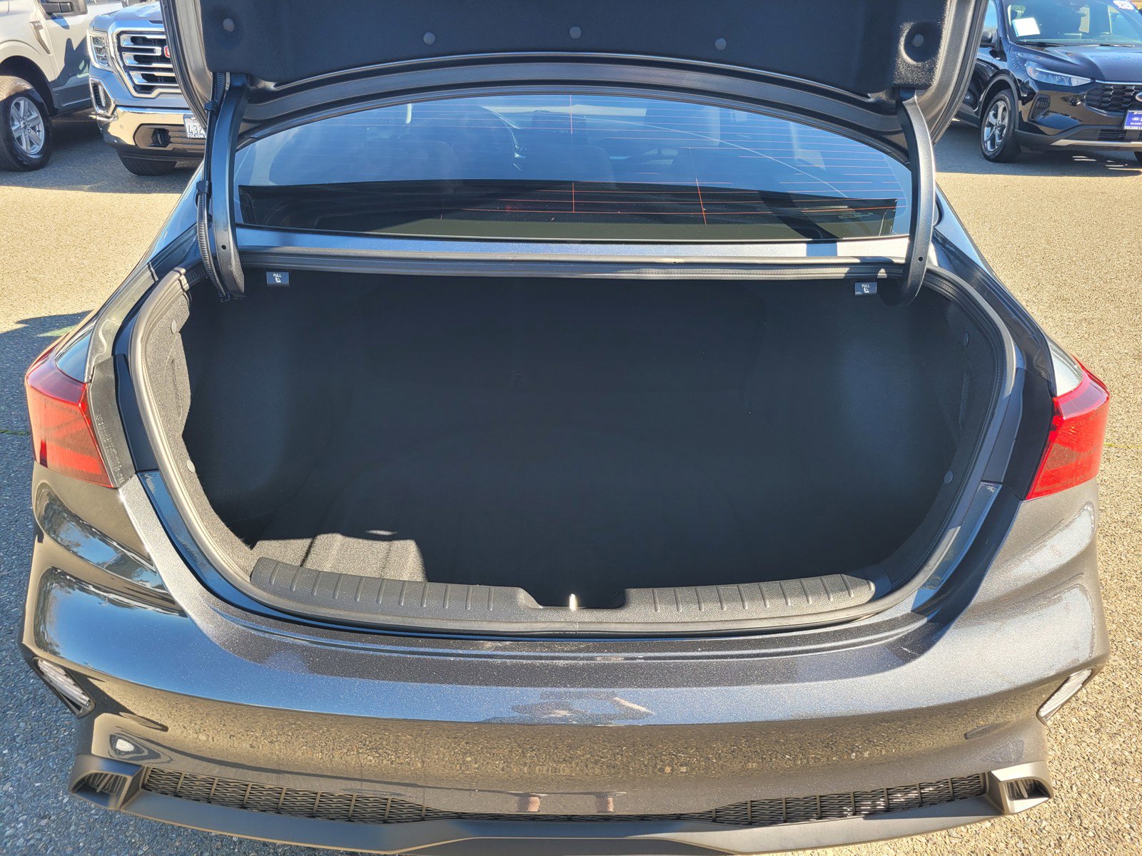 2024 Kia Forte LXS photo 3