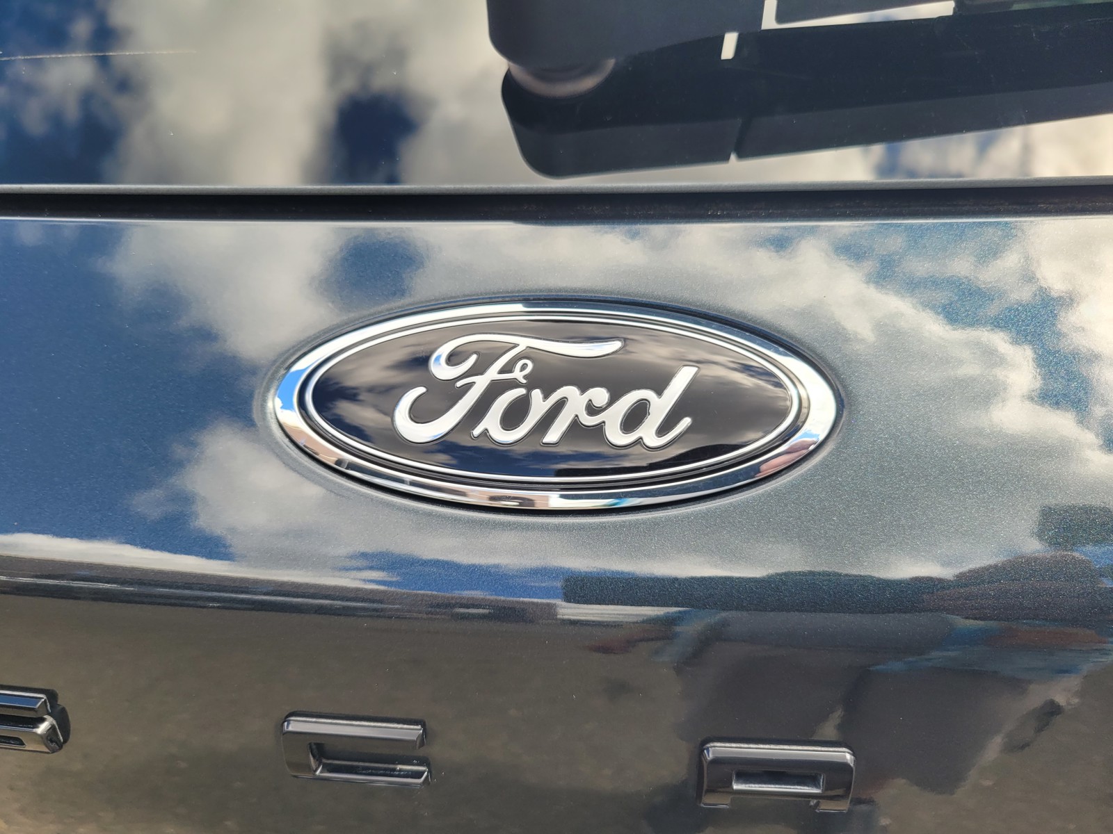 2022 Ford Escape SEL photo 6