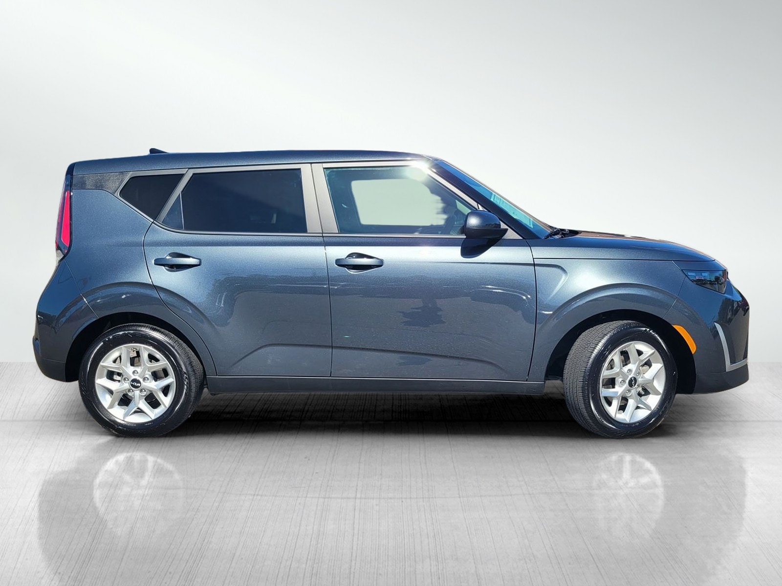 2025 Kia Soul LX photo 2