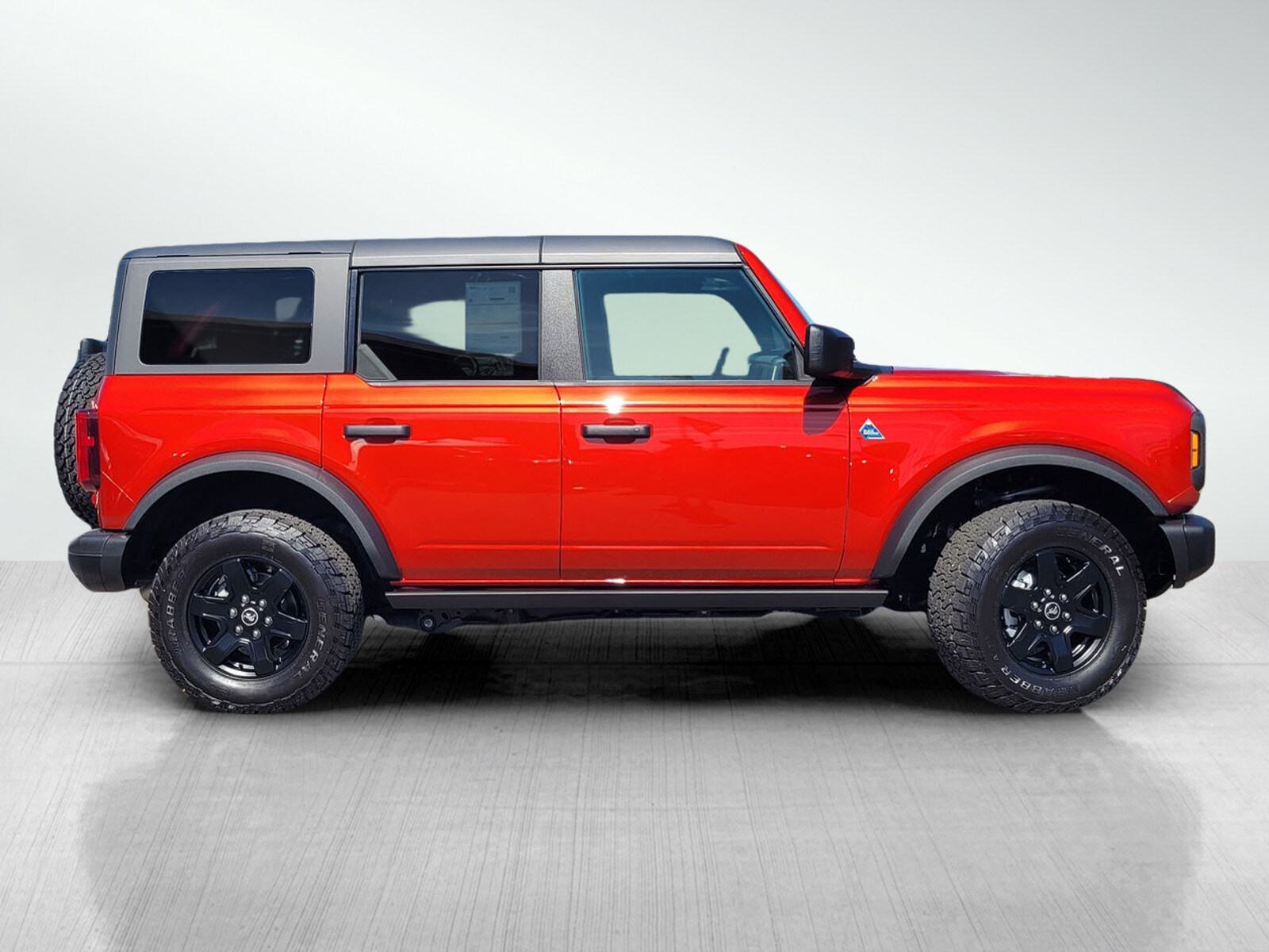 2024 Ford Bronco Black Diamond photo 3