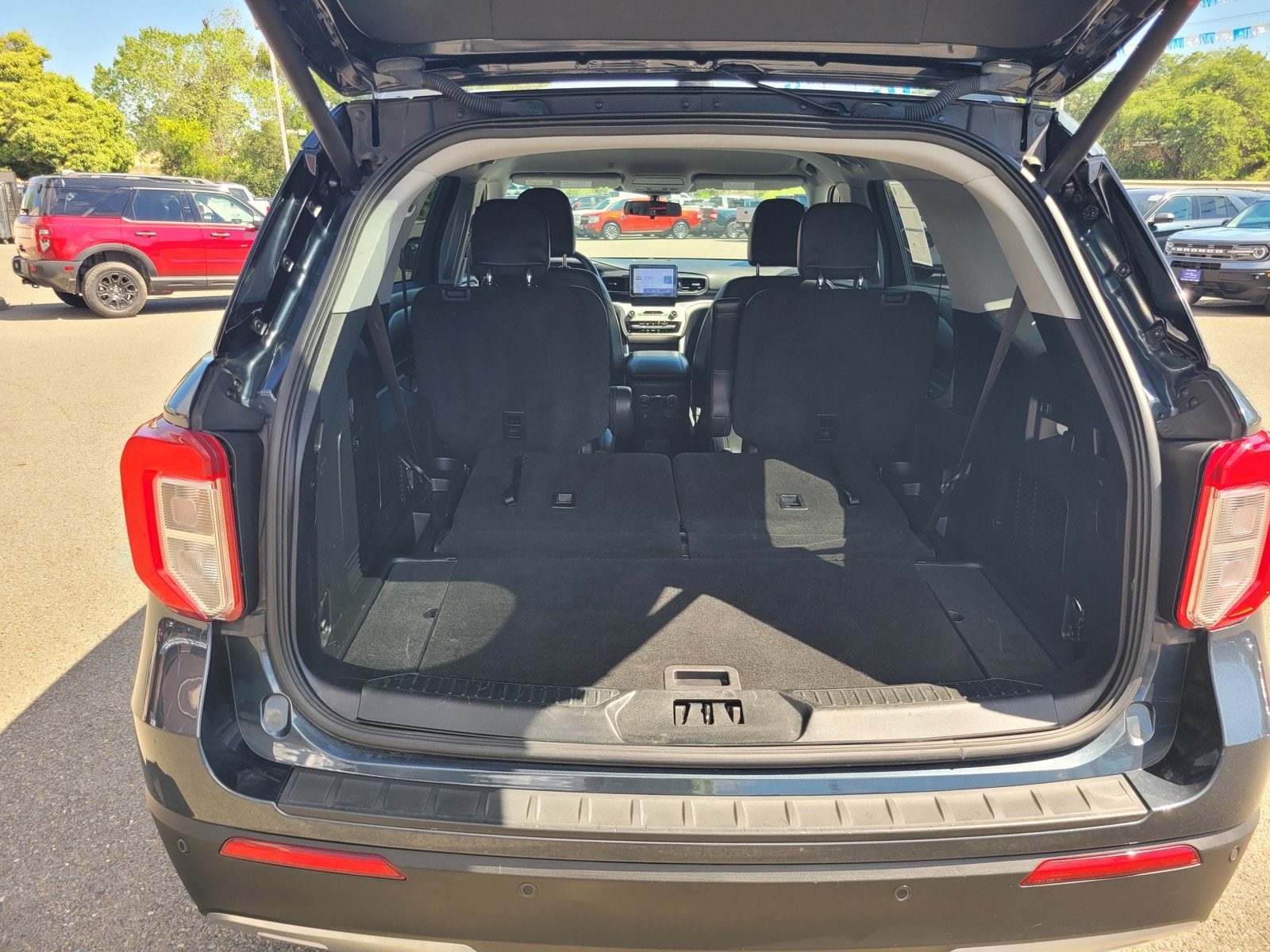 2022 Ford Explorer XLT photo 3