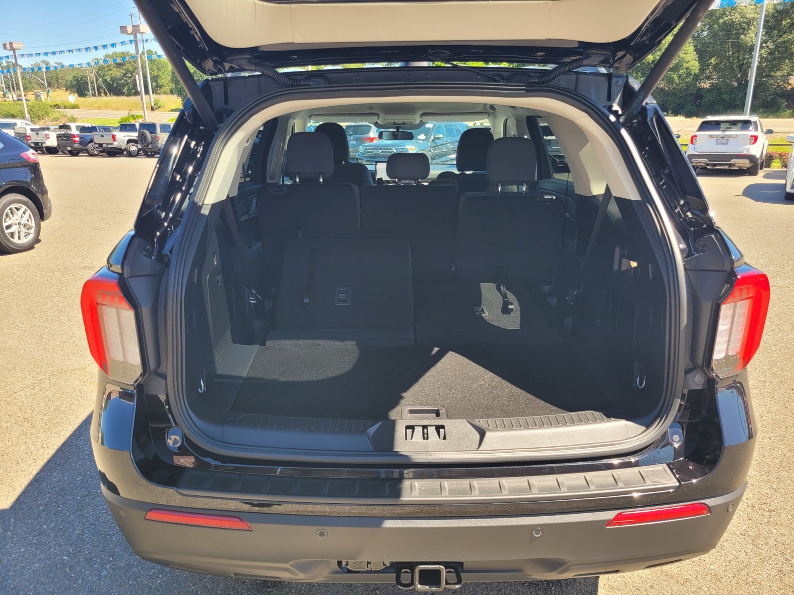 2026 Ford Explorer Active w/200A Pkg photo 3