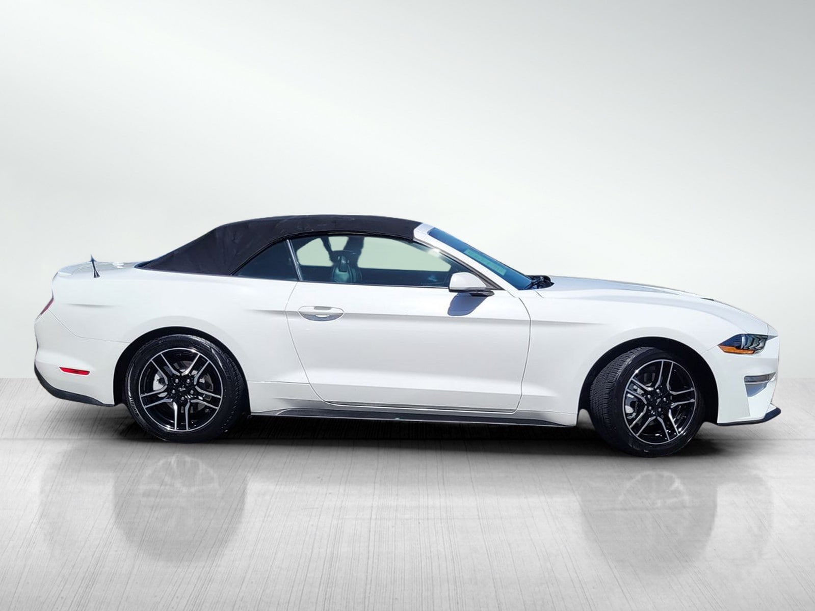 2023 Ford Mustang Ecoboost Premium photo 2