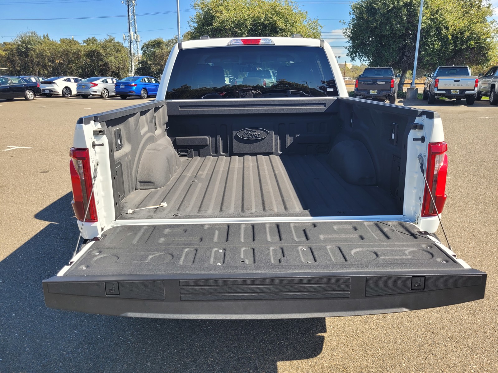 2024 Ford F-150 XLT photo 3