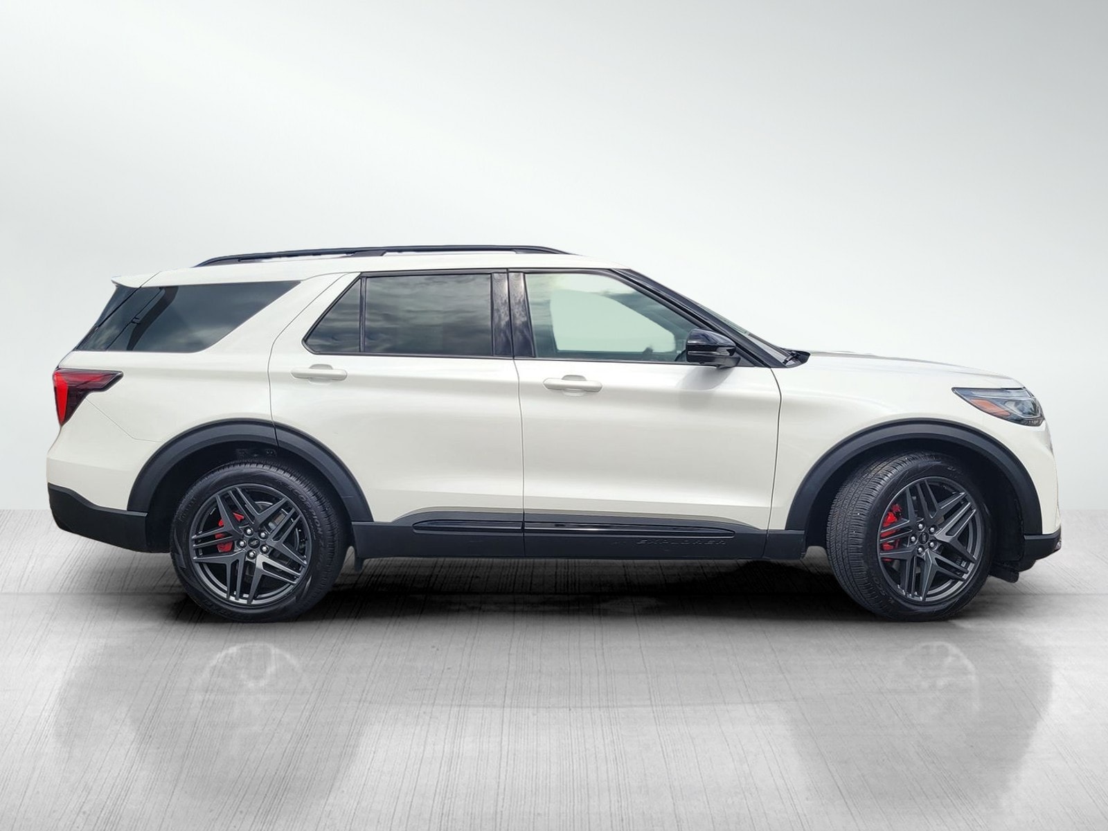 2025 Ford Explorer ST photo 2