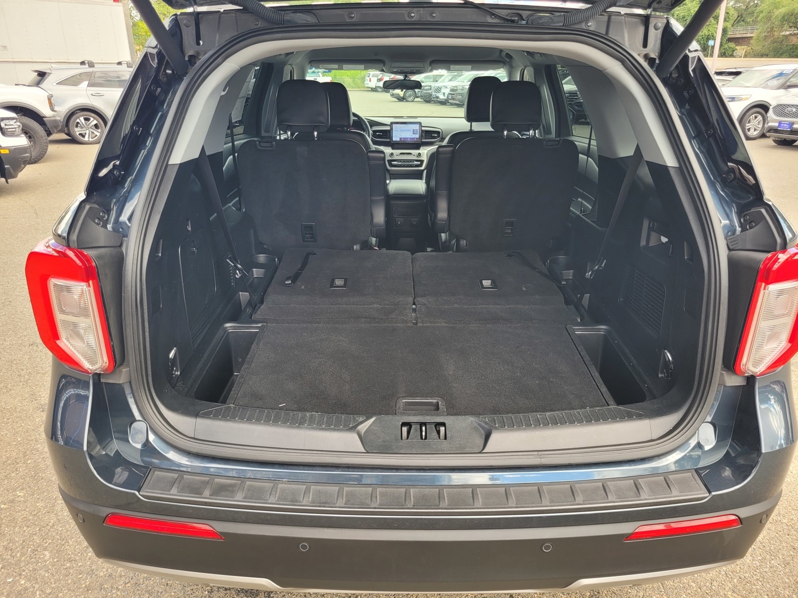 2023 Ford Explorer XLT photo 3