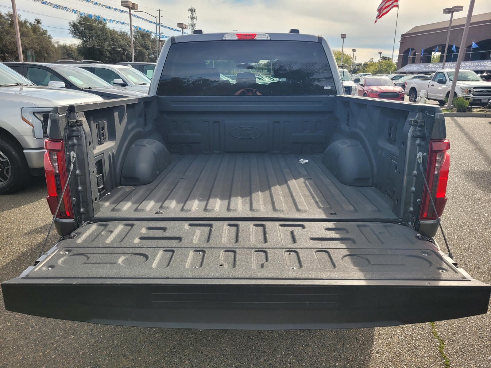 2025 Ford F-150 XLT photo 3