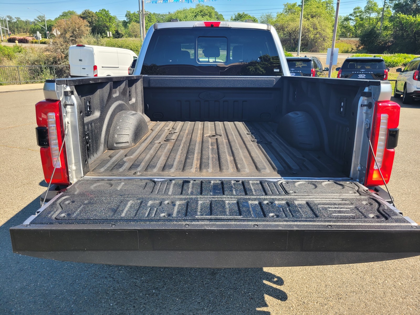 2024 Ford F-350 LARIAT photo 3