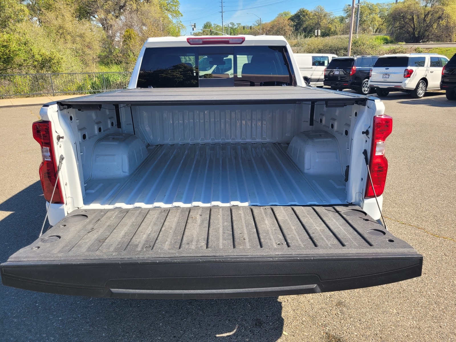 2022 Chevrolet Silverado 1500 LT photo 3