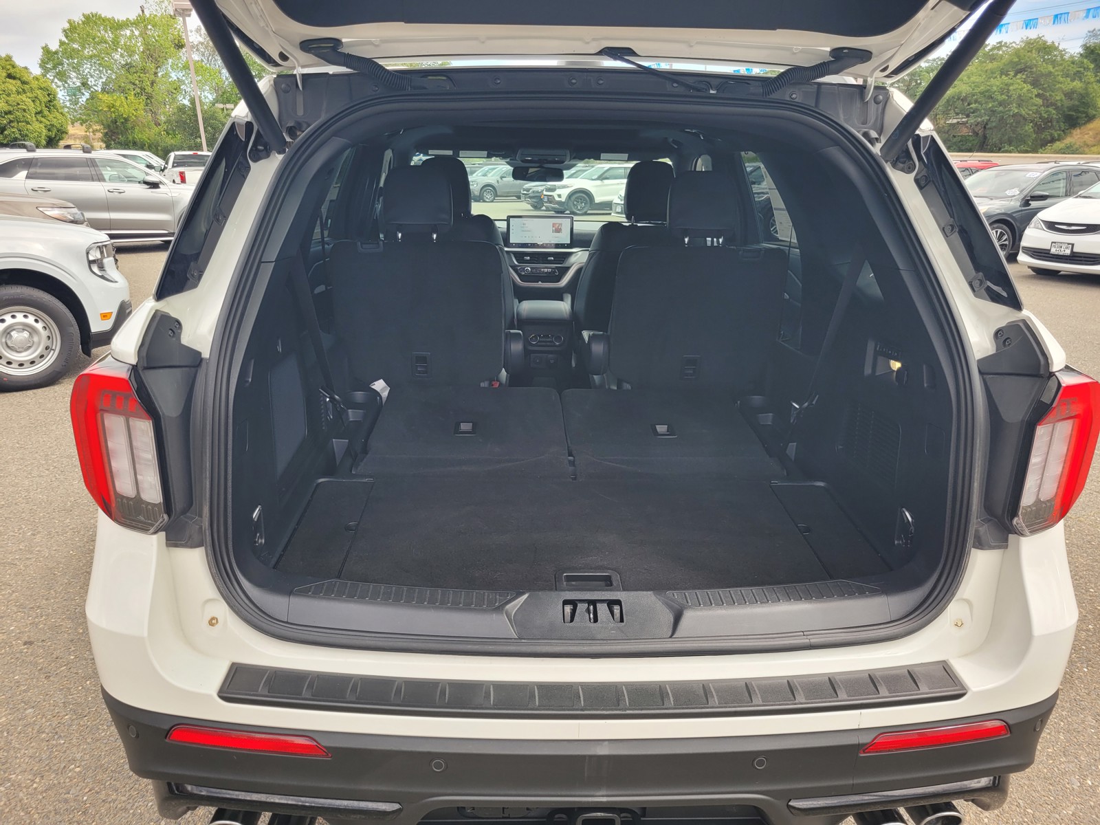 2025 Ford Explorer ST photo 3