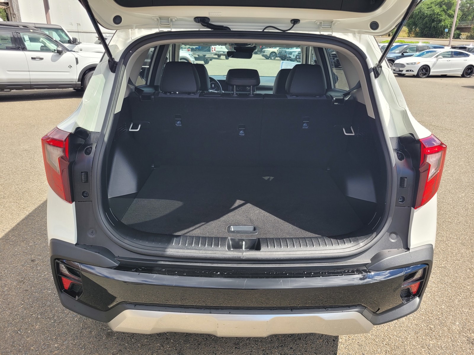 2024 Kia Seltos S photo 3